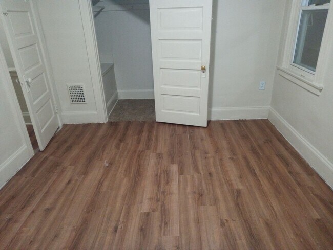 Foto del edificio - 1537 Remington St