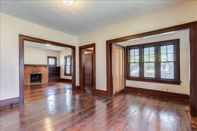 Building Photo - 321 Chautauqua