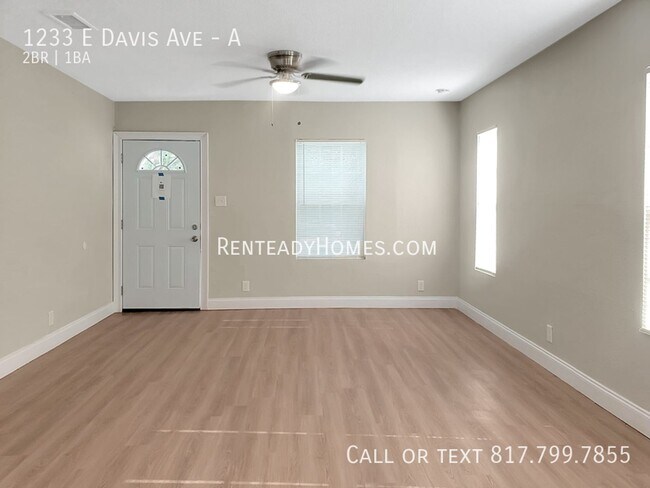 Building Photo - 1233 E Davis Ave