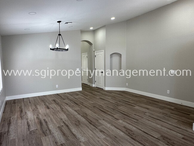 Building Photo - 2523 W White Feather Ln