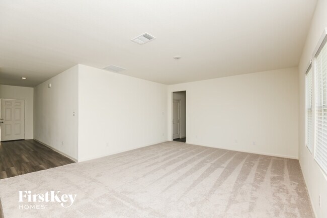 Foto del edificio - 8356 Hawkview Dr