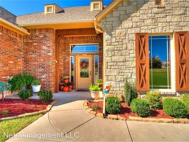 Foto del edificio - 2701 Forest Glen Cir