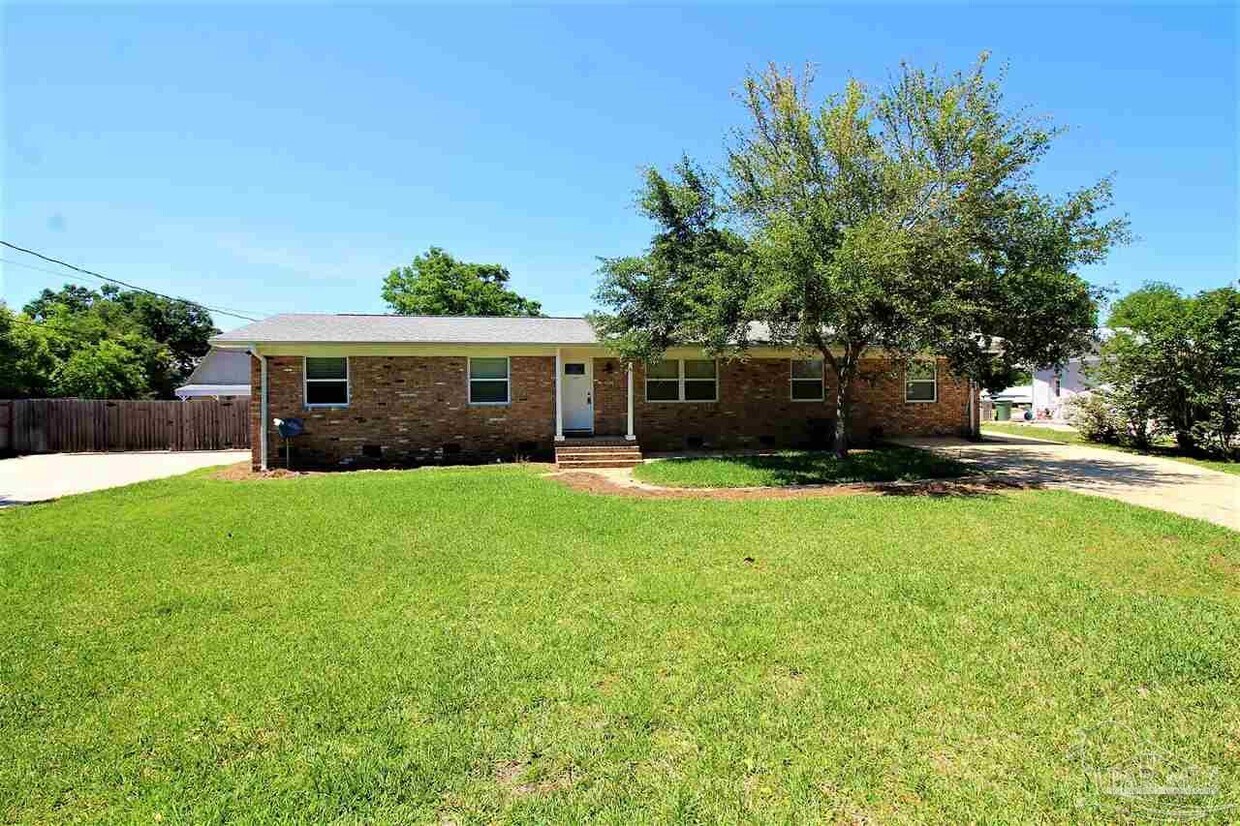 Primary Photo - 11640 Chanticleer Dr