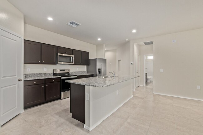 Foto del edificio - Like new home with pristine interior!