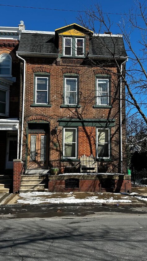 Primary Photo - 5 Bedroom Home in Central Allentown