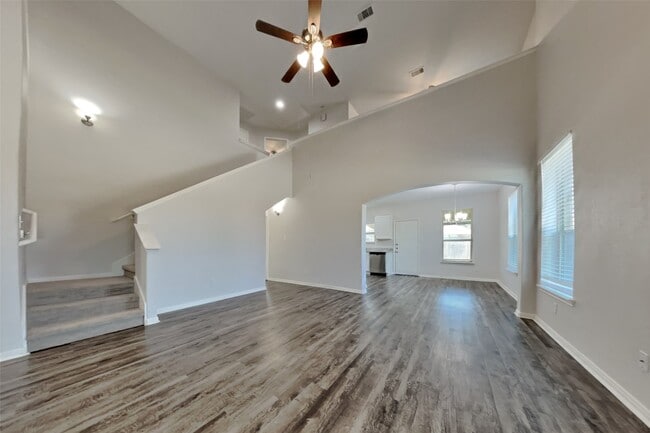 Building Photo - 22562 Valley Canyon