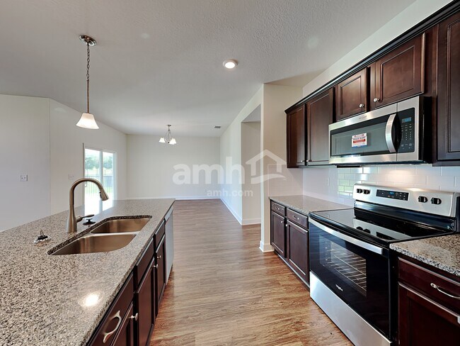 Foto del edificio - 5933 Hampton Creek Rd
