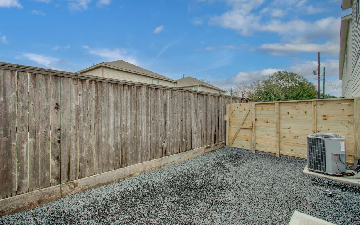 Building Photo - 22210 Dutch Oven Dr