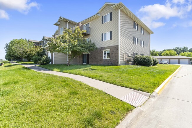 Building Photo - River Ridge 2301-2325 University Drive
