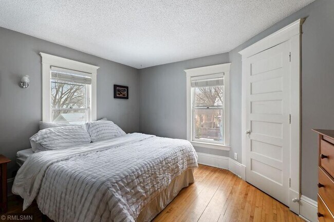 Foto del edificio - 2621 Colfax Ave S