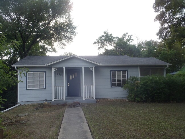 Foto del edificio - Rare 2/1 w/ Basement in Cherrywood!