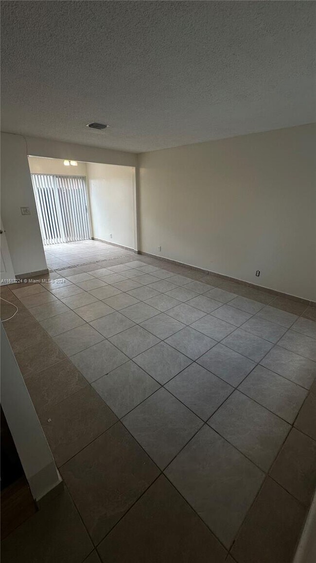 Foto del edificio - 6609 Winfield Blvd