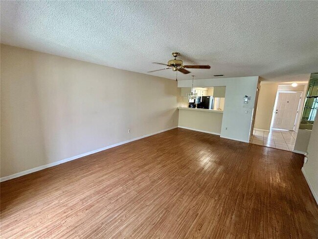 Foto del edificio - 4908 Myrtle Oak Dr
