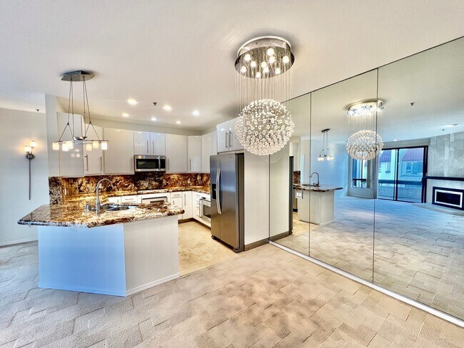 Building Photo - Beautiful 2B/2BA condo with Reserved Parki...