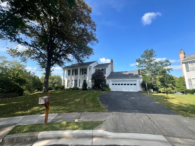 Building Photo - Beautiful 4 BR/3.5 BA Single-Family Home i...