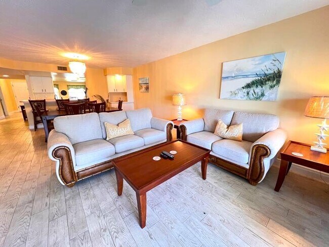 Foto del edificio - 8700 Ridgewood Ave