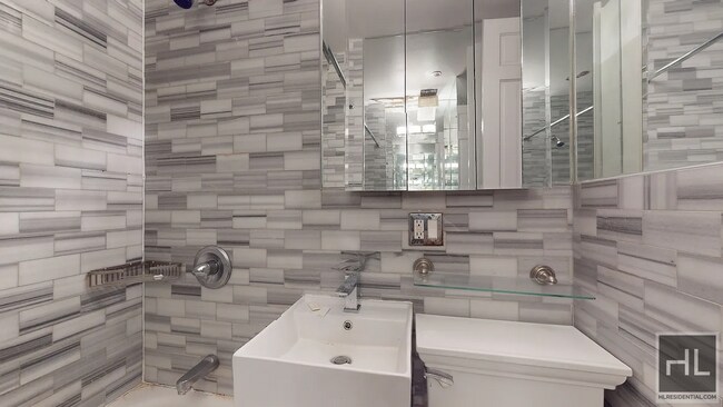 Building Photo - Tenth Avenue