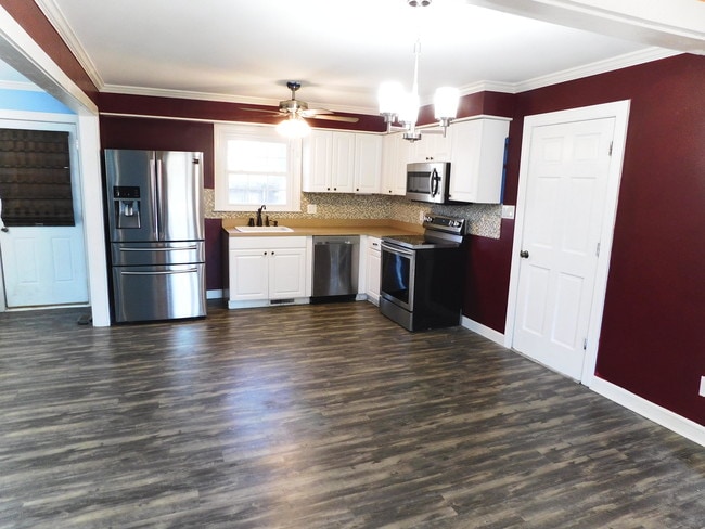 Building Photo - 118 Karol Dr