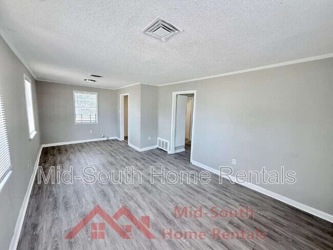 Foto del edificio - 566 Burlington Cir