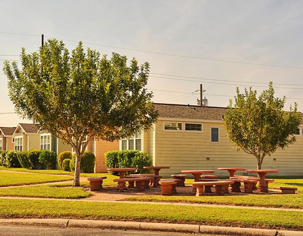 Country Sunshine RV Resort Apartments in Weslaco, TX