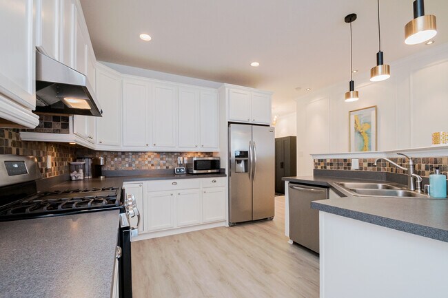 Foto del edificio - 328 Norwalk Way