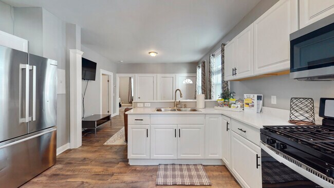 Building Photo - 26 Compton St