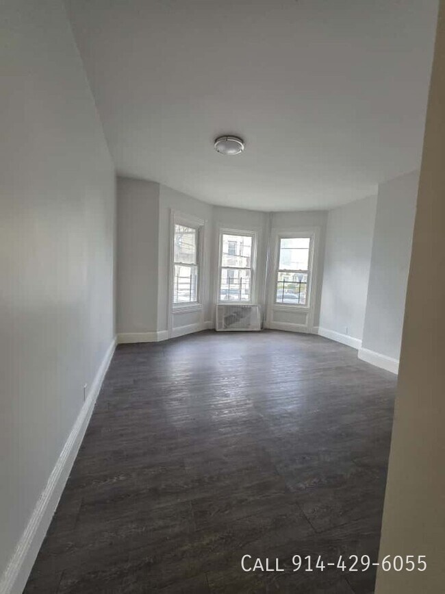 Foto del edificio - 136 Hawthorne Ave