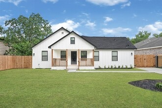 Building Photo - 1008 Danube St