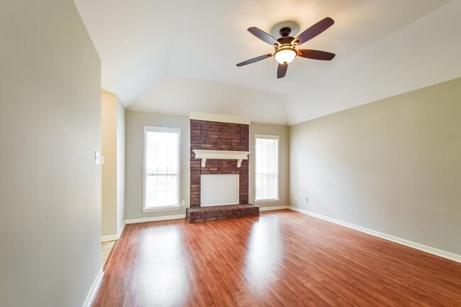 Foto del edificio - 7860 Freehold Dr