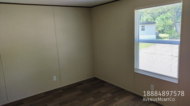 Foto del edificio - 323 Old Tavern Ln