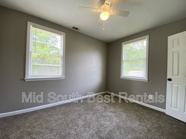 Building Photo - 3331 Fostoria Rd