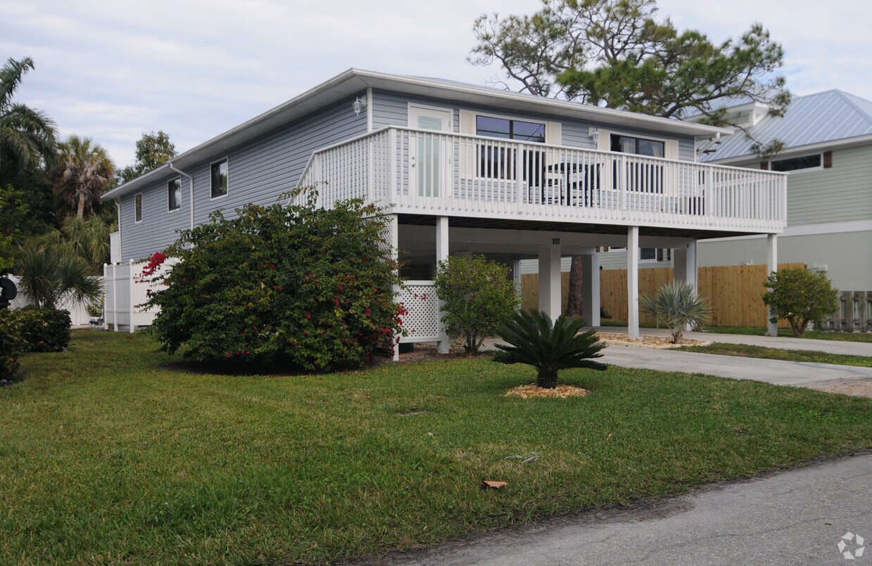Primary Photo - 117 Neptune Ln
