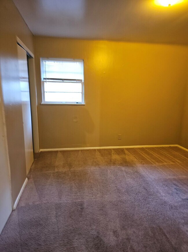 Building Photo - 3516 32nd Ave