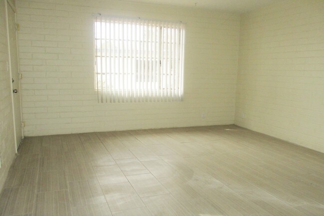 Building Photo - 3729 E. Farr Place #C