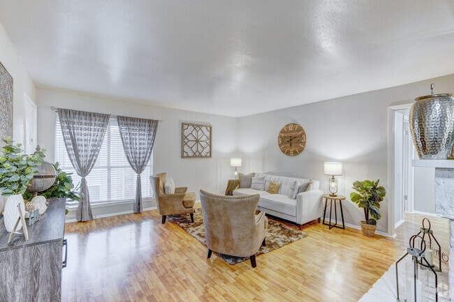2BR, 2BA - 1,113SF - Living Room - Briar Court Apartments
