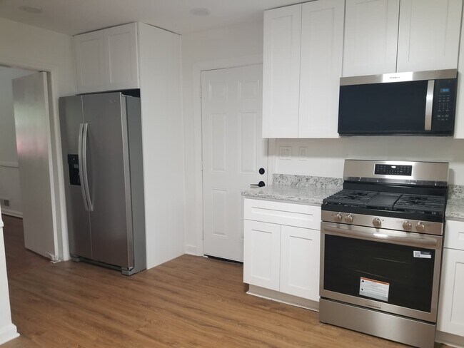 Foto del edificio - 2079 Honeysuckle Ln SW