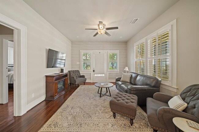 Building Photo - 3621 Avenue O 1/2