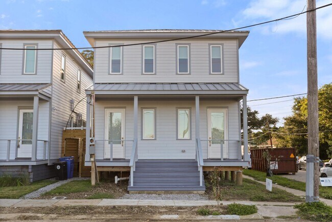 Foto del edificio - 501-503 Hendee St.