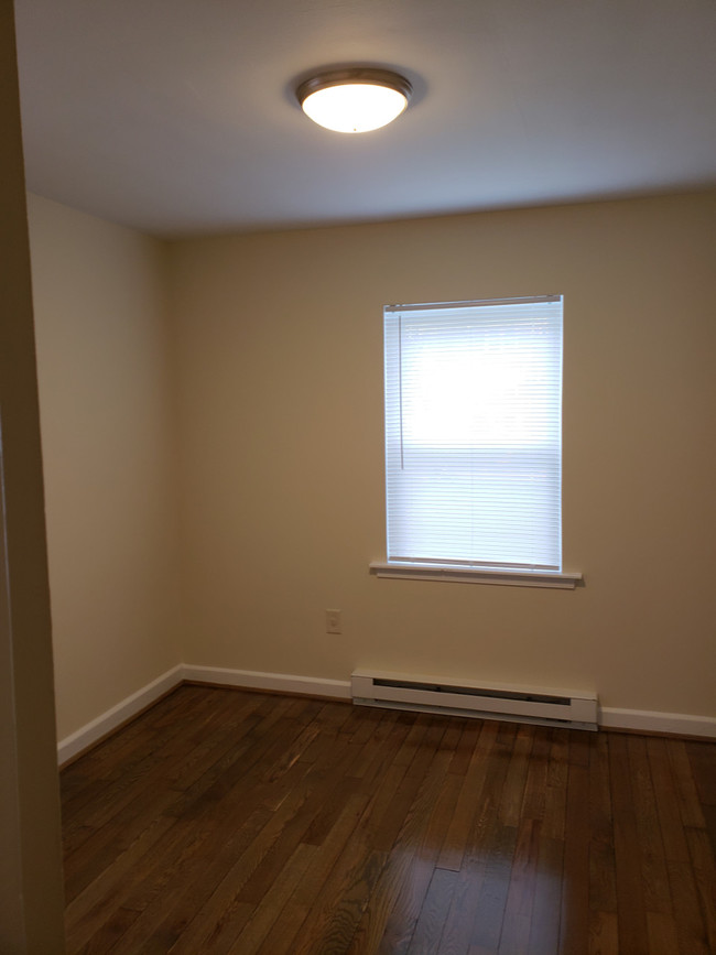 Building Photo - 4211 Audrey Apt 2