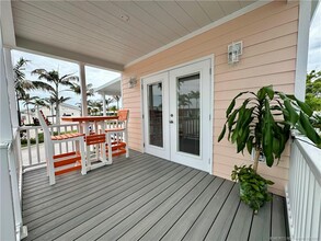 Building Photo - 254 NE Coastal Dr