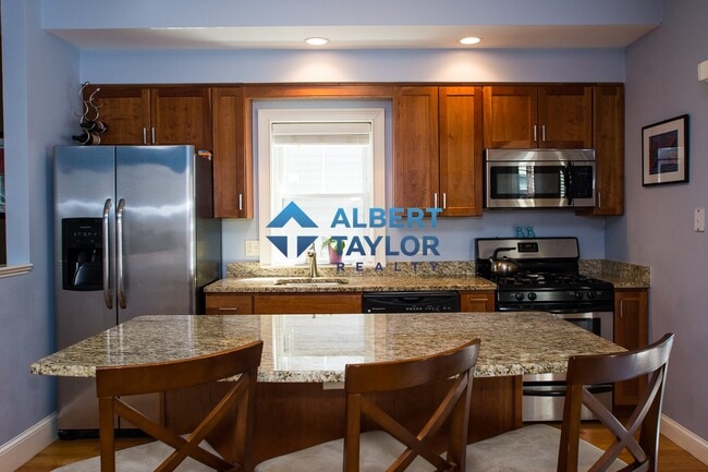 Building Photo - 111 Pleasant St