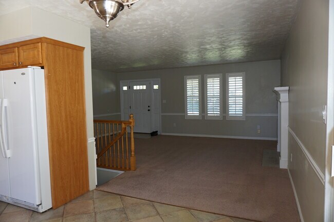 Foto del edificio - Quiet 5 Bedroom 3 Bath West Jordan Home