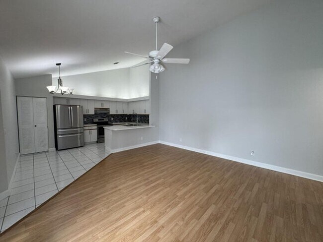 Photo - 1204 Timberlane Cir House