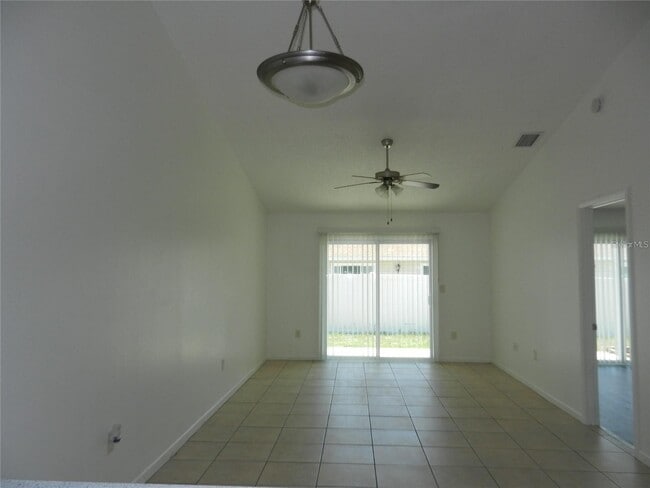 Building Photo - 1893 10th Ct