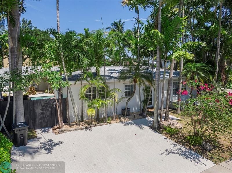 Foto principal - 1400 NE 4th Ct