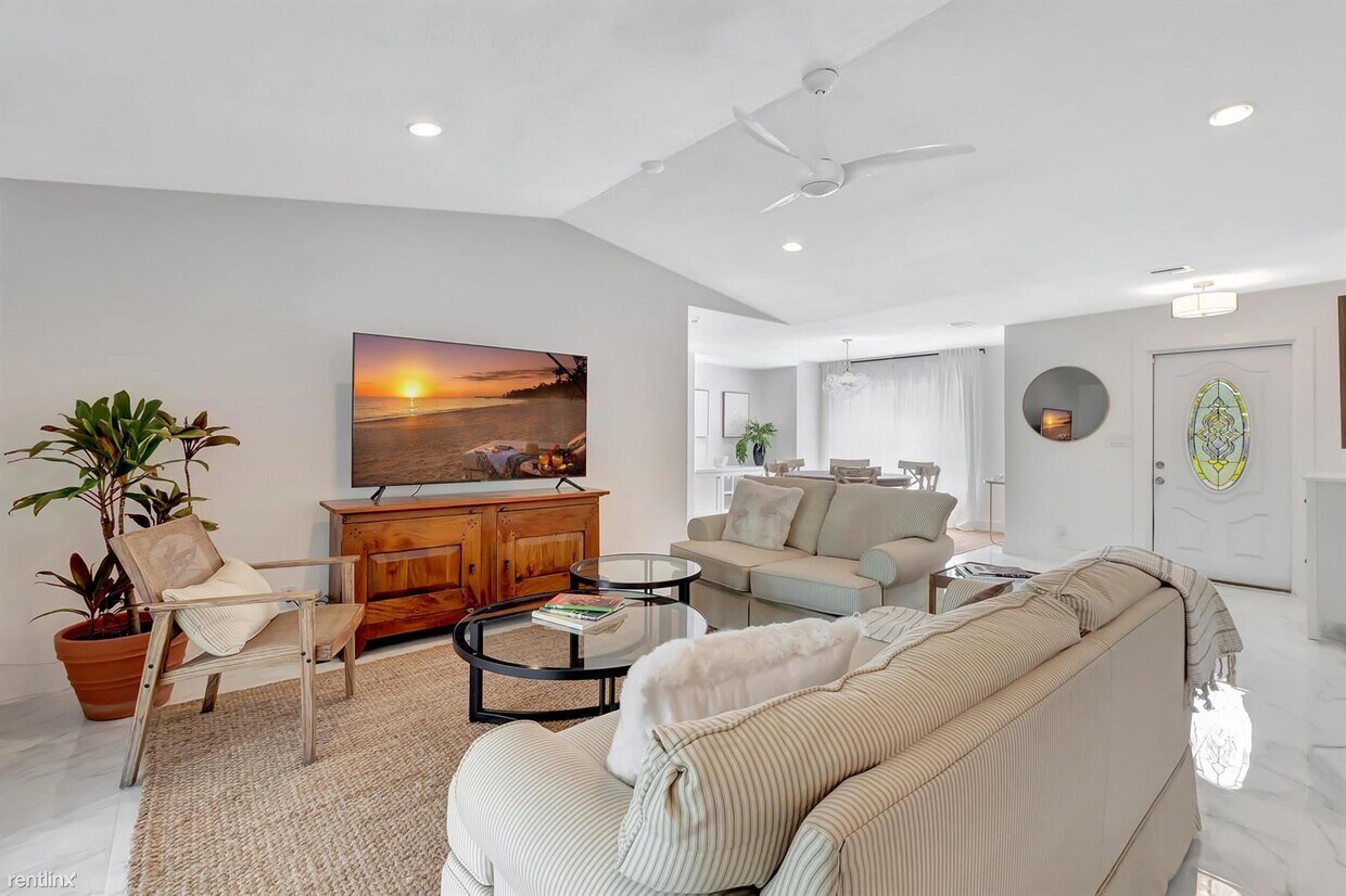 Foto principal - 3 br, 2 bath House - 4149 Brandon Dr