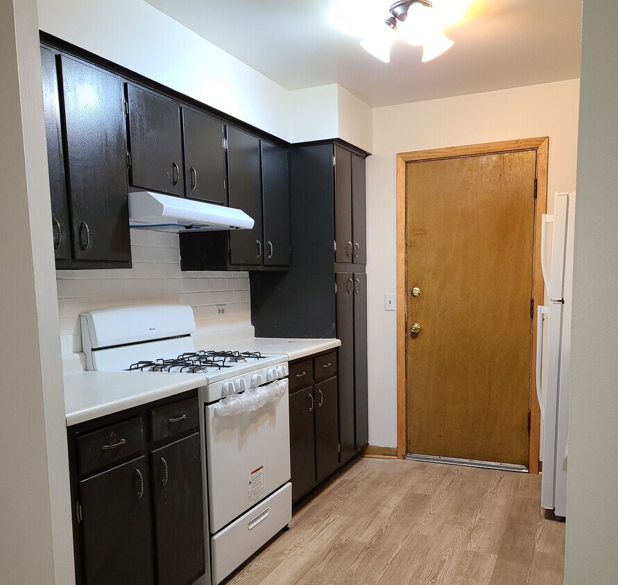 Kitchen - 317 N Harvard Ave