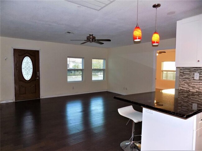 Foto del edificio - 3130 W Euclid Ave