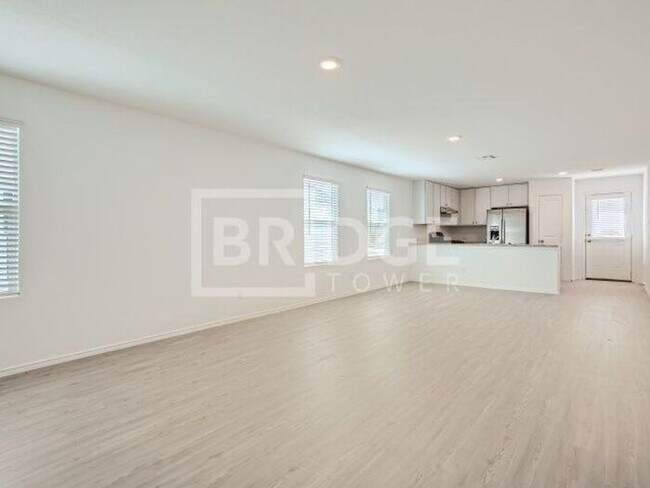 Building Photo - 2403 Lake Hls