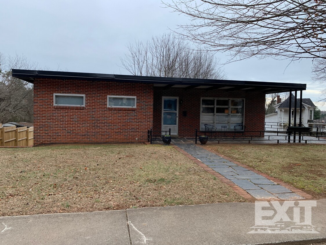 Primary Photo - Charming 2 Bed, 1 Bath Home in the Heart o...
